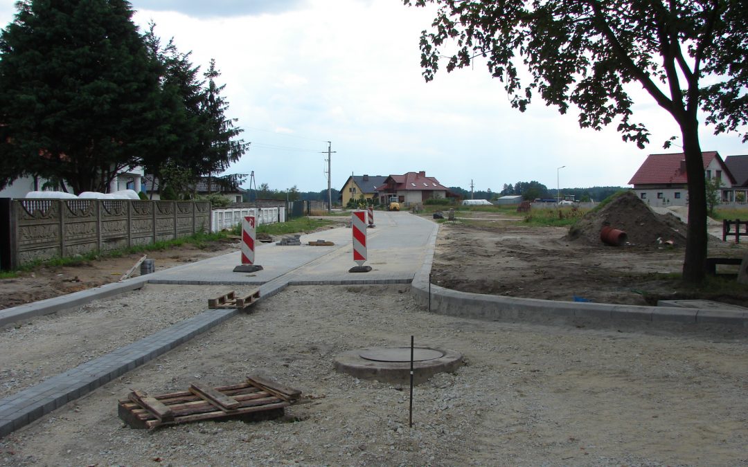 Budowa ulicy Konwaliowej i przebudowa drogi dojazdowej do stadionu wraz z oświetleniem w miejscowości Mochy