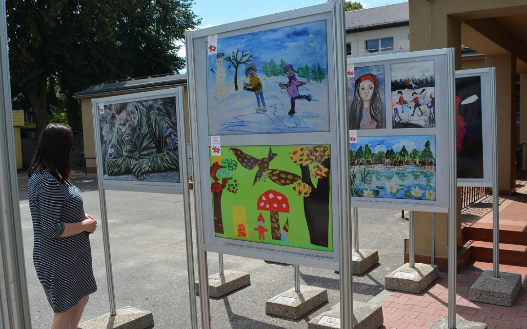 Wystawa pokonkursowa przed GCKiB w Przemęcie