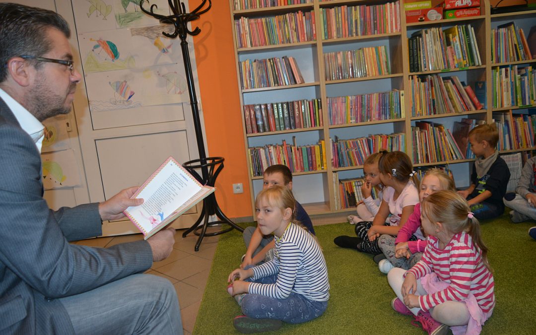 Akcja głośnego czytania w bibliotece GCKiB Przemęt