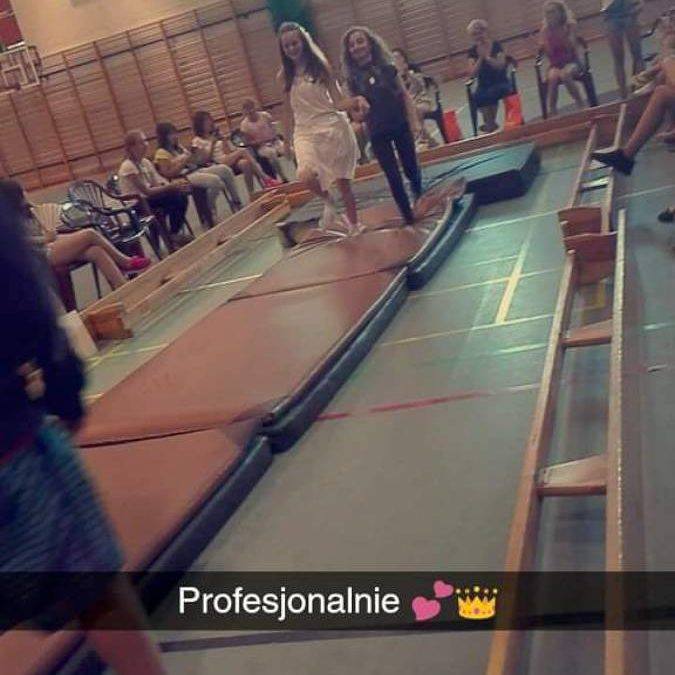 Zwiedzanie, sport i inwencja twórcza kolonistów