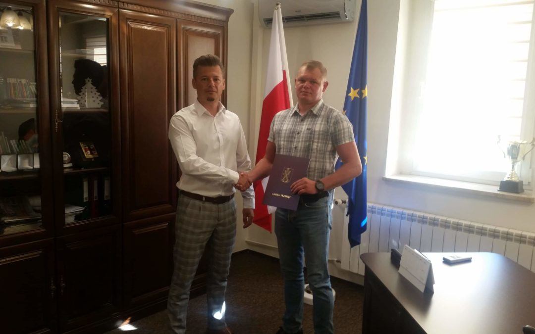 Podpisanie umowy na przebudowę drogi gminnej w miejscowości Poświętno