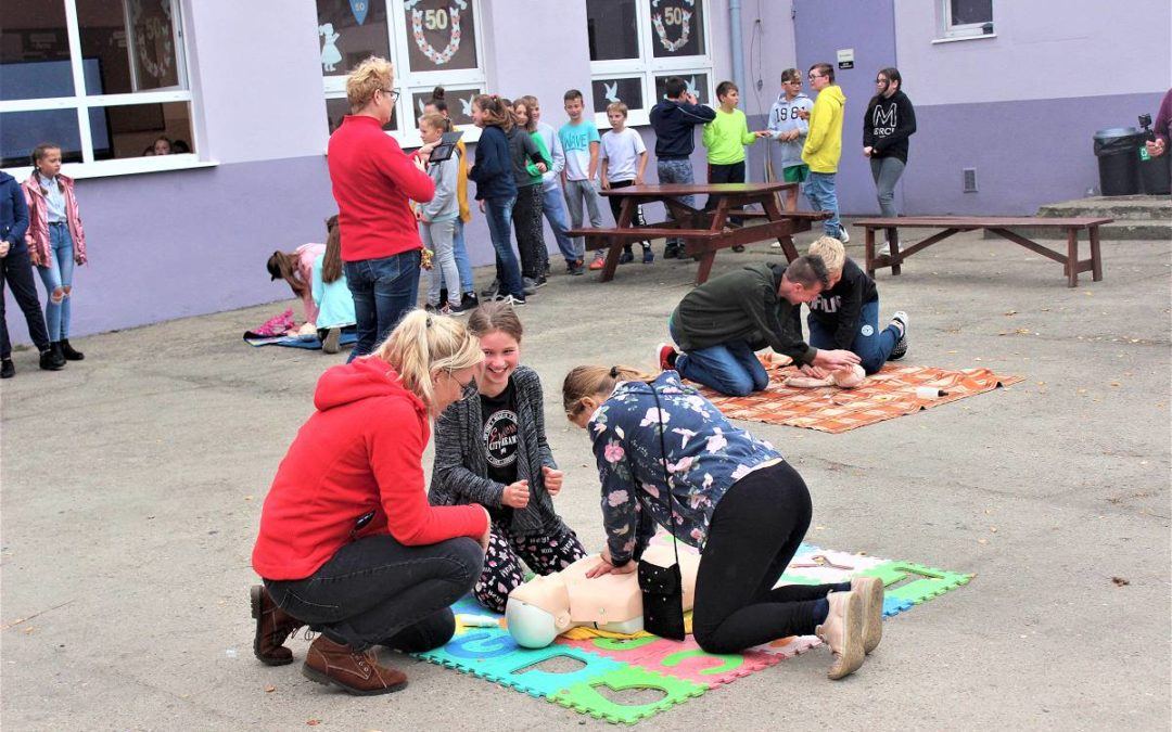 Bicie rekordu pierwszej pomocy w Zespole Szkolno- Przedszkolnym w Starkowie