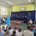Na fotografii pani Izabella Skibska przemawia podczas uroczystości.