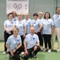 Drużyna UTW Przemęt pozuje do wspólnego zdjęcia