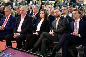 Na zdjęciu widoczne osoby siedzące na widowni. Wśród nich wojewoda Agata Sobczyk.